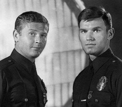  Adam-12 - La vita di due poliziotti alle prese con il caos urbano e i drammi quotidiani di Los Angeles